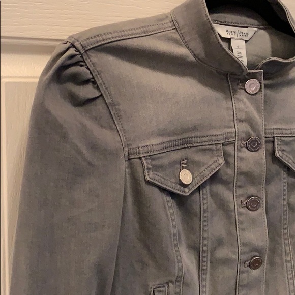 TRDUP- NWOT a White House Black Market grey denim jacket - Picture 5 of 7